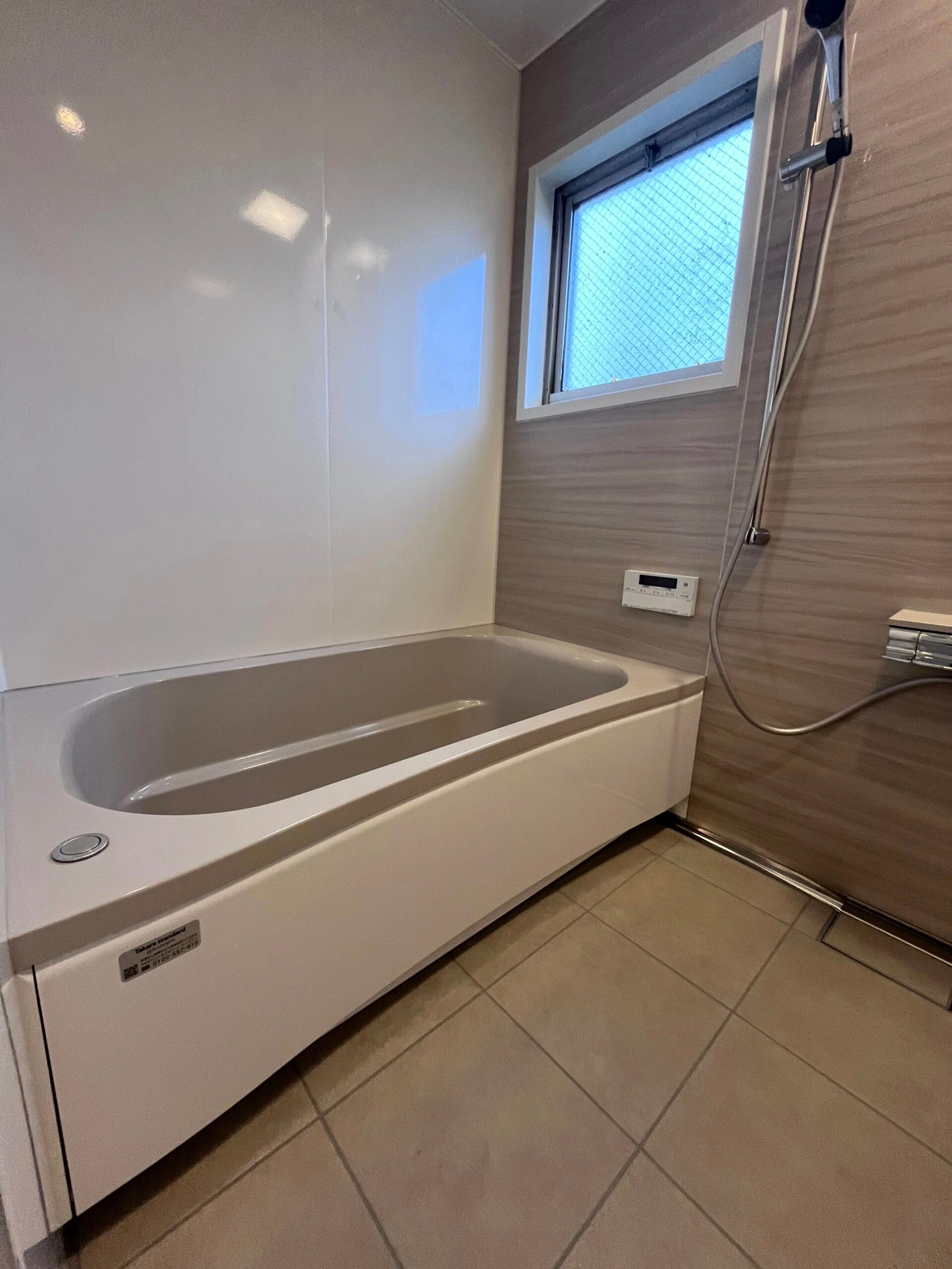 洗面・浴室リフォーム(浴室ガラス交換、洗面化粧台交換、風呂給湯器交換)｜開成町