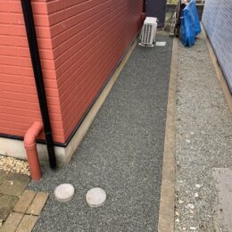 犬走りの除草、防草処理｜小田原市 S様邸